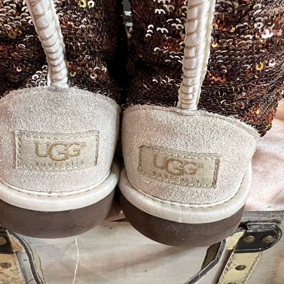 Bronze Ugg sequins boots with fuzzy box - Picture 5 of 12
